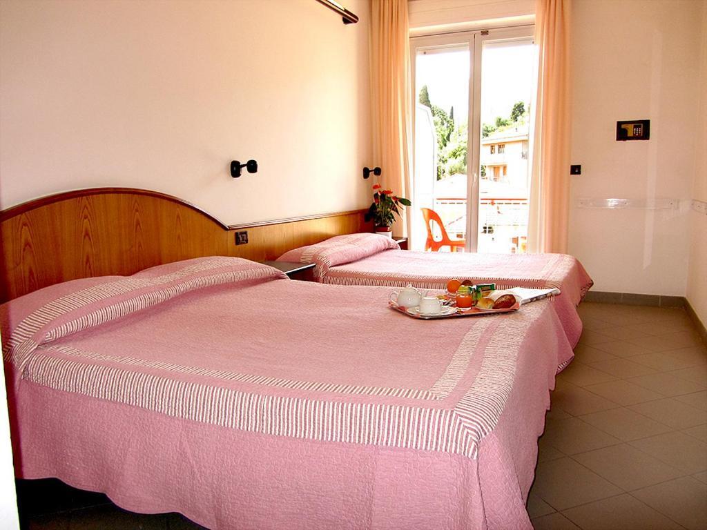 Hotel Adler Alassio Zimmer foto