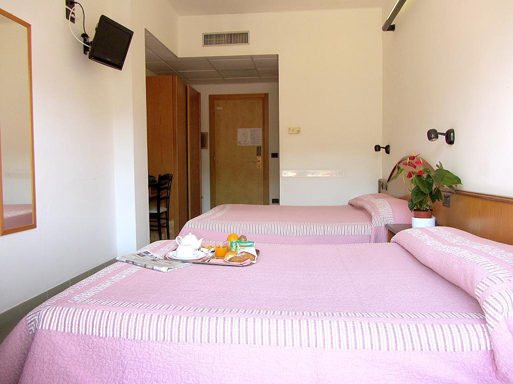 Hotel Adler Alassio Zimmer foto